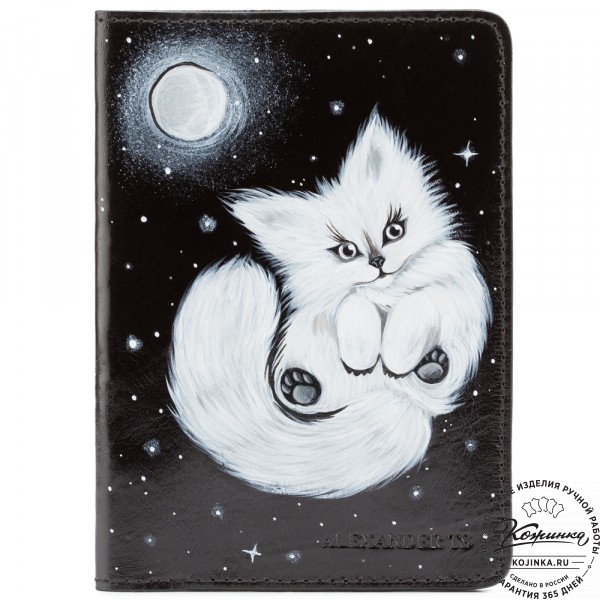 Кожаная обложка на паспорт "Белый зверек" (чёрная). фото 1