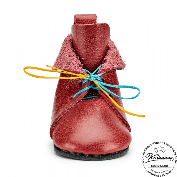 Кожаный брелок "Ботинок" (малина). фото 1