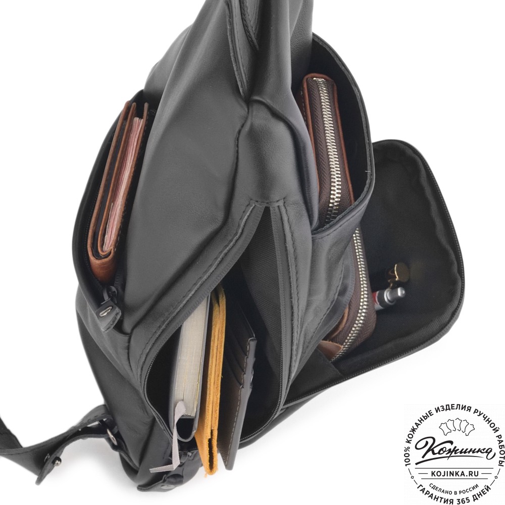 Кожаная сумка на грудь "Вульф" (черная) 